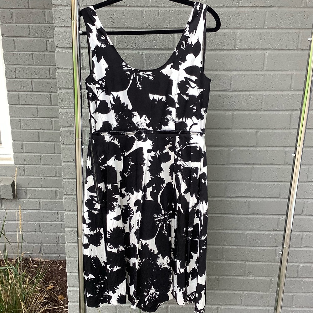 Ann Taylor black and white sleeveless floral dress, size 8